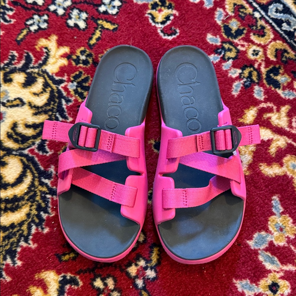 CHACOS Chillos Kids/Youth Bright Pink/Black Slip On Sandals size 6